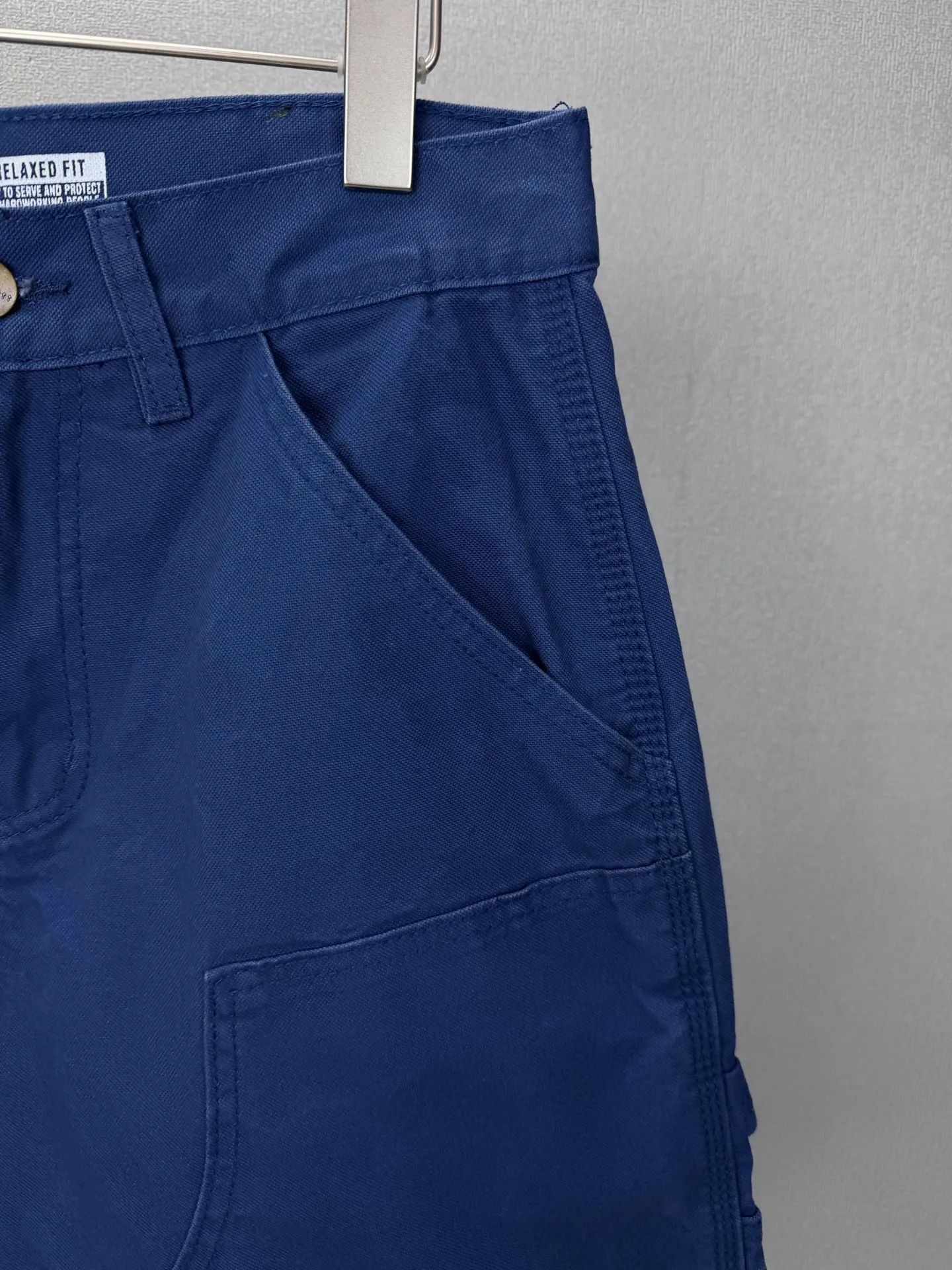 Carhartt 2026 New Arrival Solid Color Logging Workwear Couple Style Washed Loose Denim Shorts High Version High Version Original customized denim fabric, Internet celebrity Same Style original pulp denim fabric, spliced ​​loose version, full-body solid color simple design, very high-end and stylish! The fabric feels very comfortable and these are super Versatile and beautiful denim shorts! ! Complete with three standards, Same Style for men and women 👫Must-have item Color: Blue Size: 28, 30, 32, 34, 36 (five sizes)
